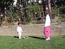 Praticando fútbol con Camila